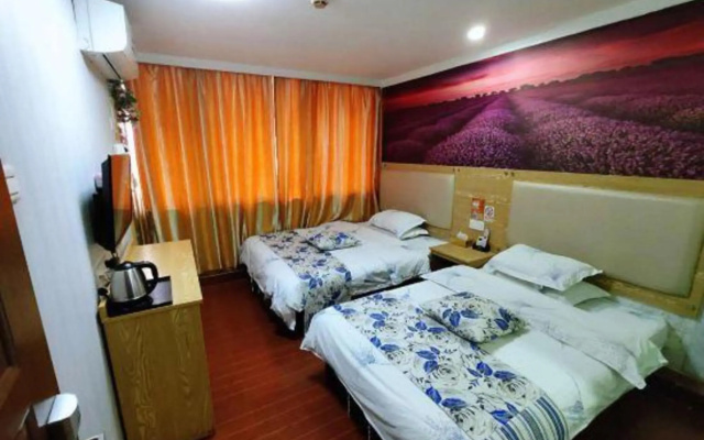 Jinfeng Hotel (Guangzhou Shangxiajiu Pedestrian Street Chenjiazhao Subway Station)
