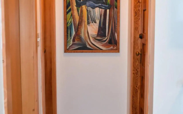Mossy Hill Suite