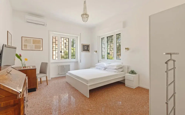 Bright And Spacious Family Apartment In Parioli