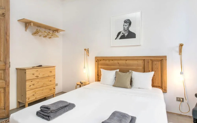 Spacious and luminous flat with balcony