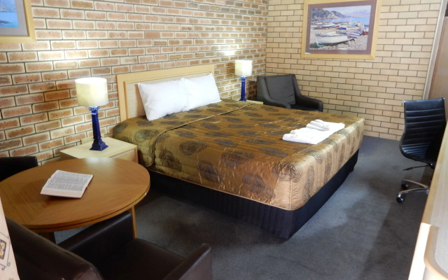 The Town House Motor Inn