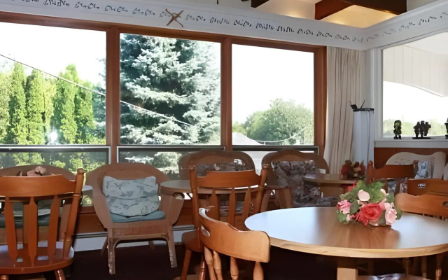 Claddagh Motel & Suites