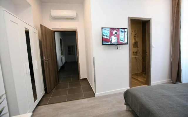 Center Rooms