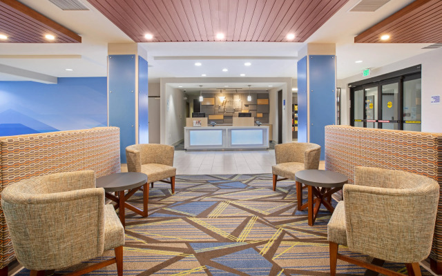 Holiday Inn Express & Suites Phoenix - Glendale Sports Dist by IHG
