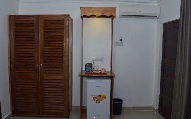 Chukwani Executive Inn