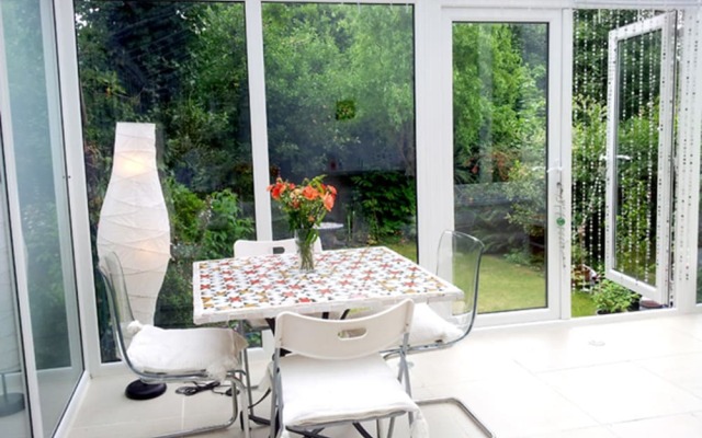 Отель Charming Garden Flat In Central London Великобритания, Лондон - отзывы, цены и фото номеров - забронировать отель Charming Garden Flat In Central London онлайн вид на фасад