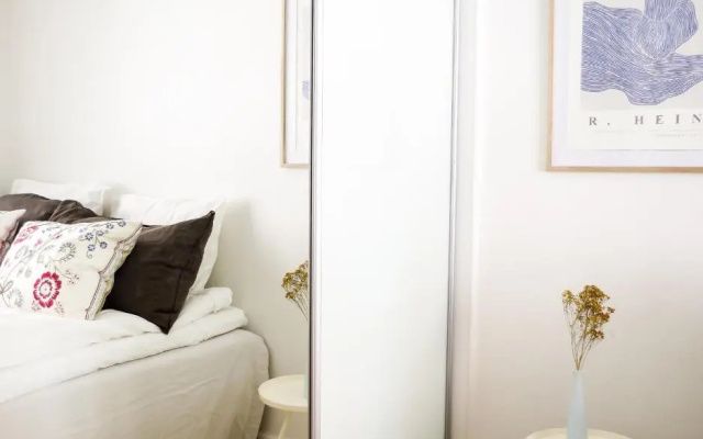 Bright apartment next to the King's Garden