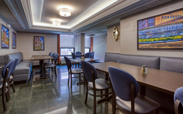 Drury Inn & Suites St. Louis Fairview Heights