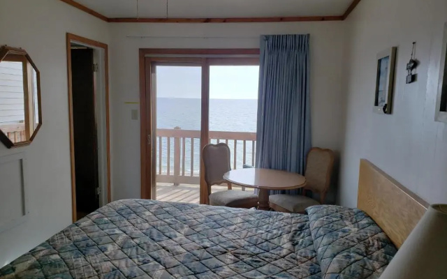 Algoma Beach Motel
