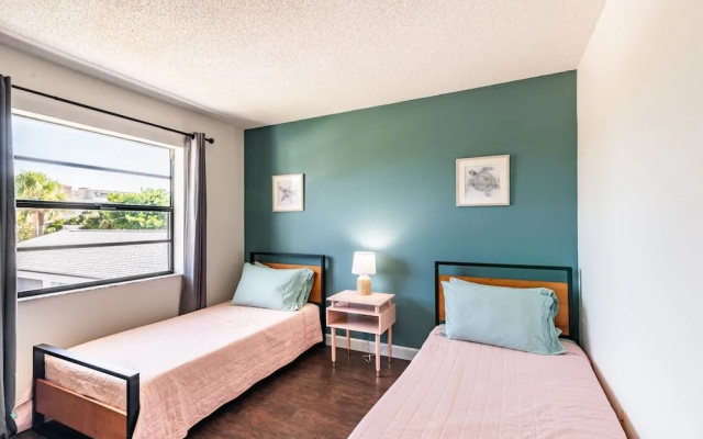 Amazing 2 BDR Townhouse Near beach