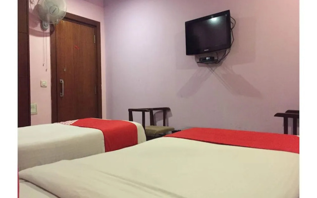 OYO 382 Madhura Inn