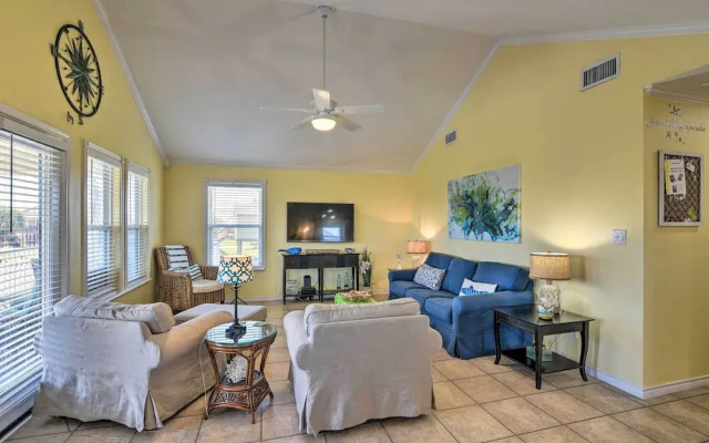 Walk to Galveston Beach: Coastal Escape w/ Yard