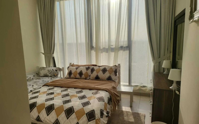 B411 Furnished Apartment With Maidroom