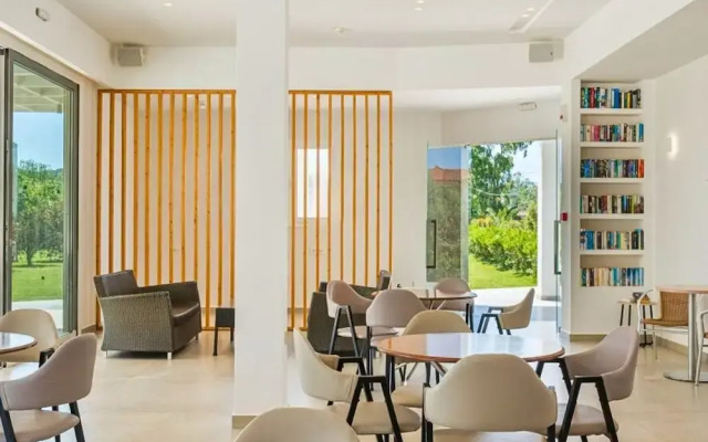 Manousis ApartHotel