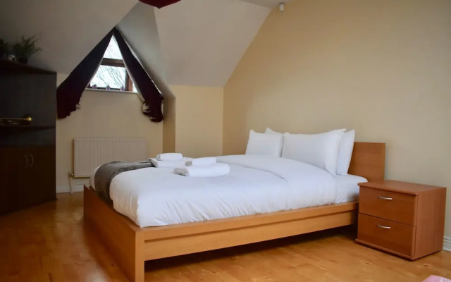 Cosy and Bright 3 Bedroom House in Central Dublin
