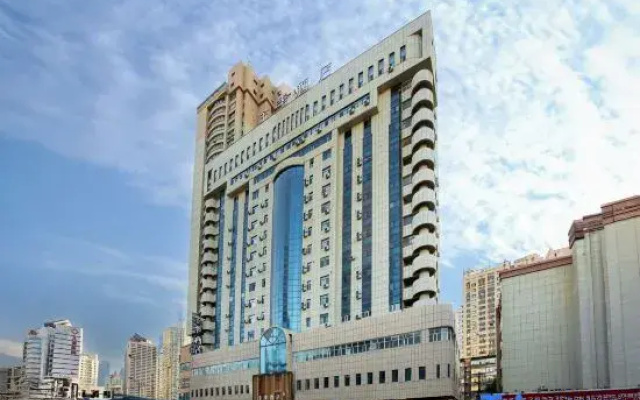Ji Hotel Urumqi People's Square North Gate Metro Station