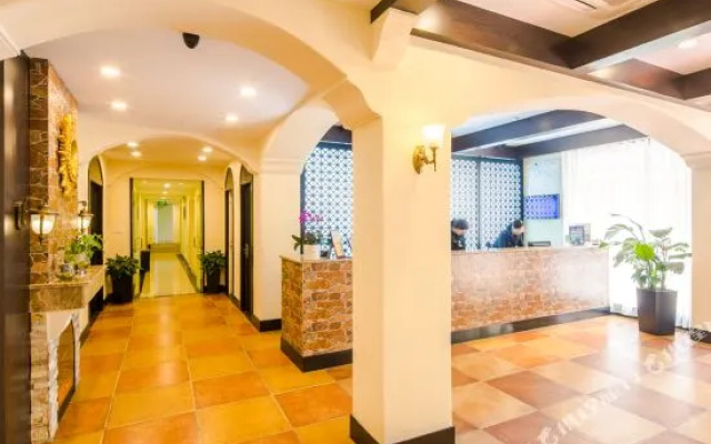 Fest Hotel Chain (Jiuhuashan Subway Station)