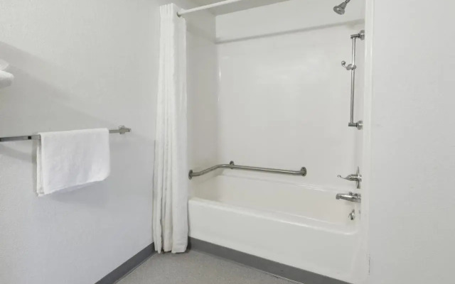 Motel 6 Flint
