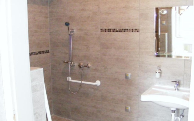 Ketbodonyi Apartmanhaz