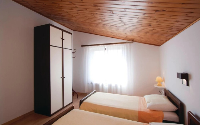 Stunning Home in Barban With Wifi and 2 Bedrooms