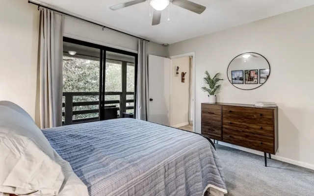 3e Amelia Landings 2 Bedroom Condo by RedAwning
