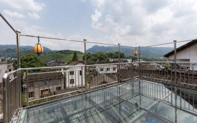 Furong Town Old Courtyard Inn