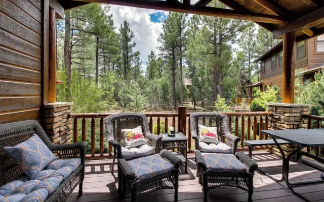 Fireside Comfort & Family Fun: Wooded Show Low Gem
