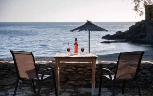 Beachfront bungalow in the area of Kampi, near Koundouros