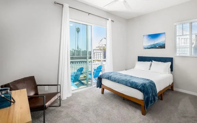 Large 4 Bedroom Close To Beach