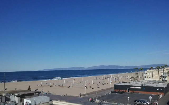 ITH Hermosa Beach Surf Hostel LAX