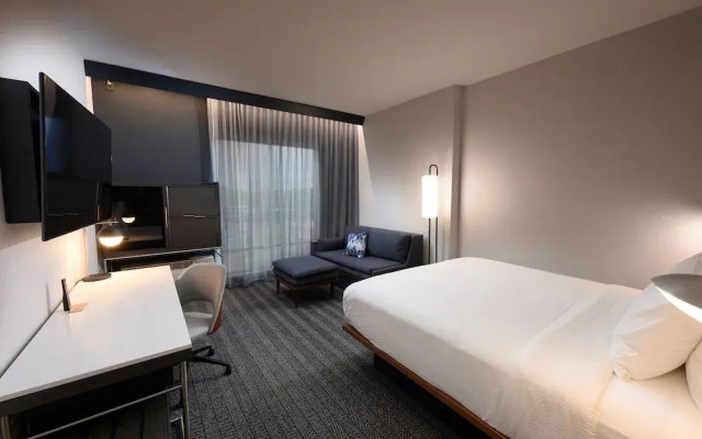 Courtyard by Marriott Charlotte Waverly