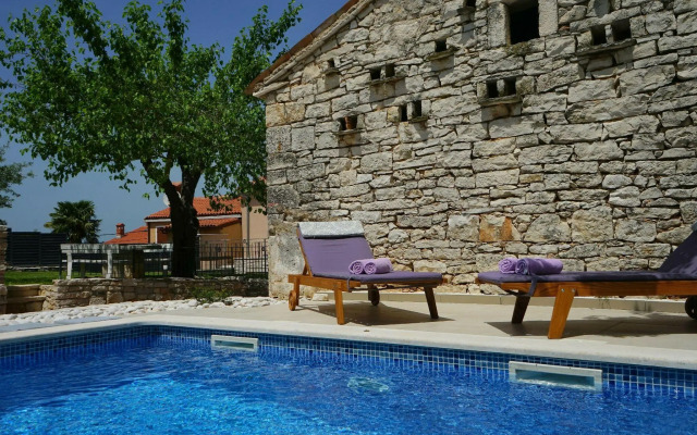 Peaceful Villa in Rakalj with Swimming Pool