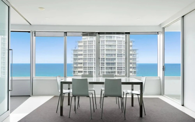 3 Bedroom Apartment With Breathtaking Views in Iconic Q1