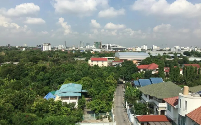 Condo Muang Thong