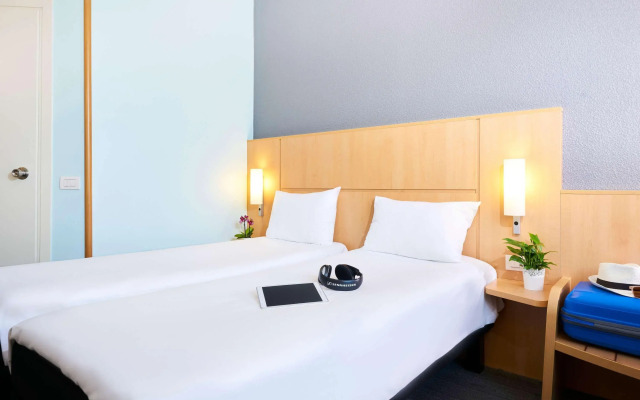 ibis Como
