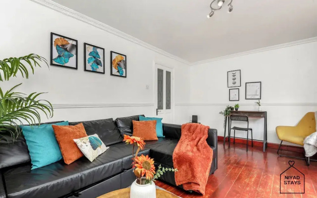 Hale Lodge, Beautiful 3 BR Home With Free Parking