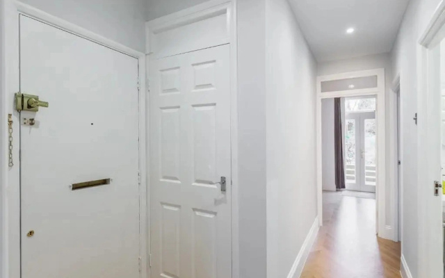Garden Flat by Notting Hill Gate Station