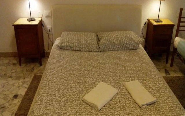 Bed & Breakfast‎ Asinelli
