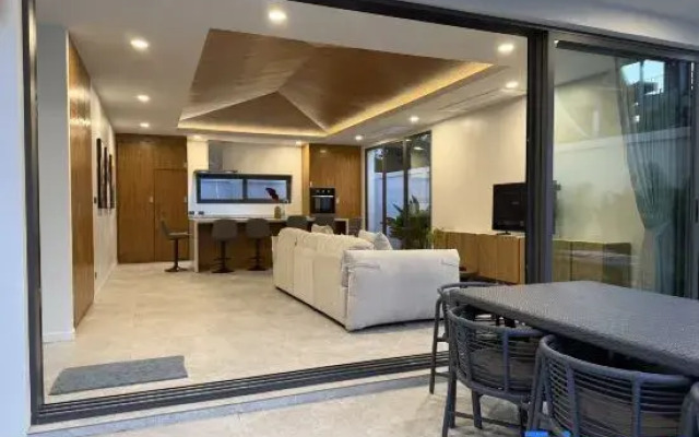 Newly built: private Quinta Lane 4br pool villa