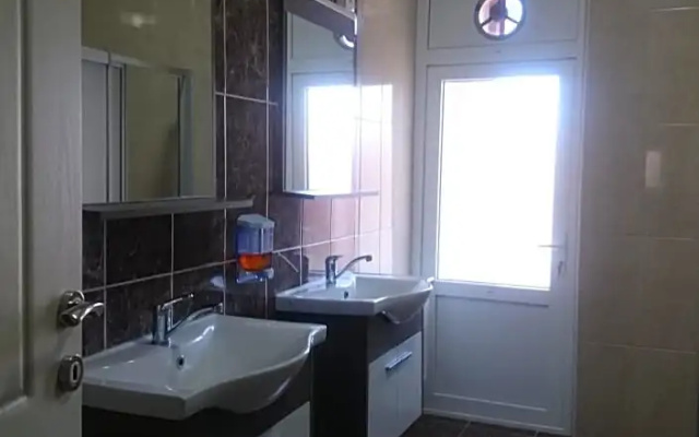 Bahar Hostel