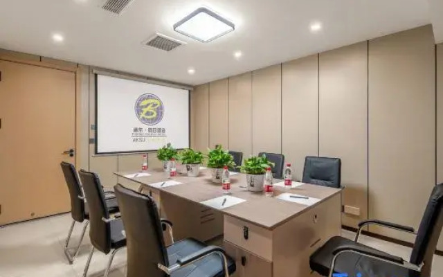 Holiday Inn (Yining Liuxing Street & Yili Normal University)