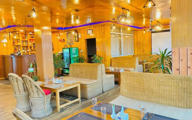Hotel Easton Blue