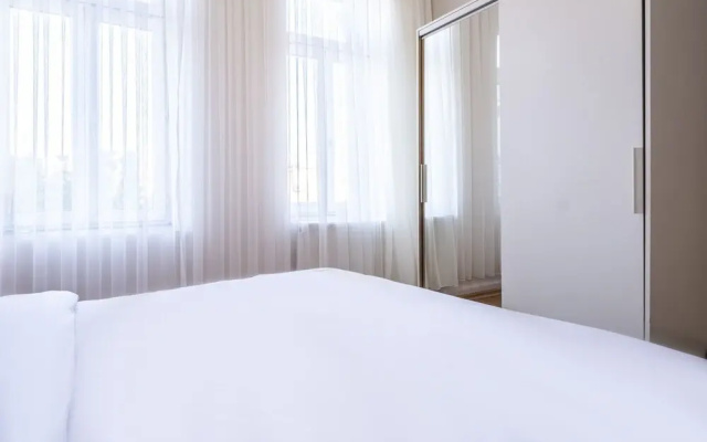 Flat With Bosphorus View and Terrace in Beyoglu