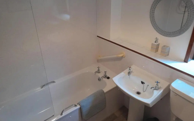 2 Harbour Row