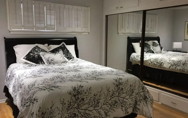 Lovely 2 Bedroom Home with Pool