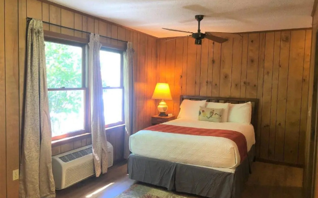 Meadowlark Motel with Restaurant & Bar