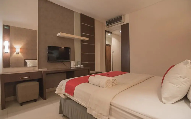 RedDoorz Premium near Paris Van Java Mall
