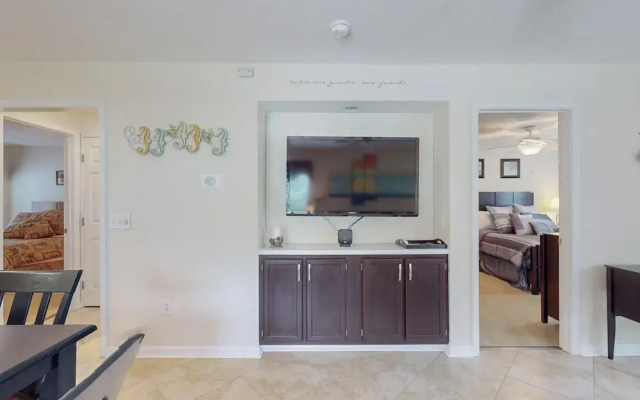 Longs Cozy Haven: Stylish, Accessible Retreat