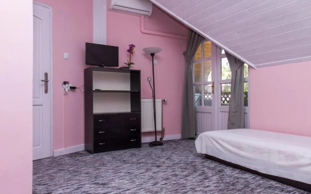 Familia Apartman 304