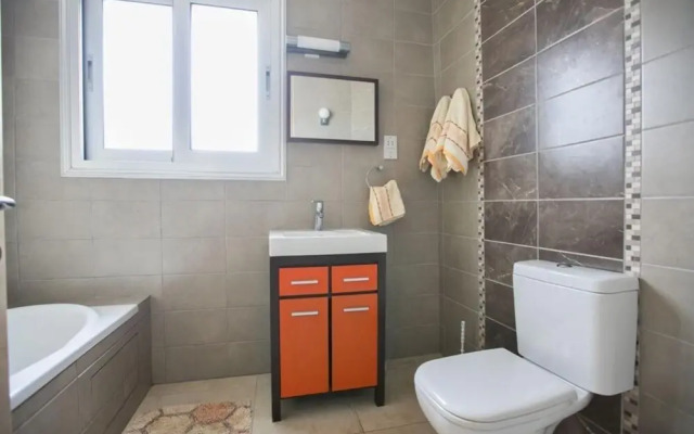 Apt Tayla AQ Ftb301